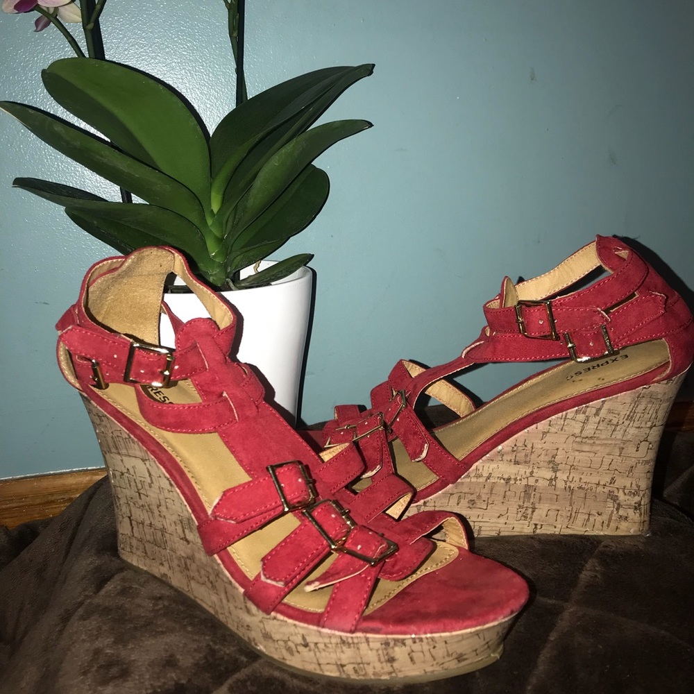Red wedges with buckle straps